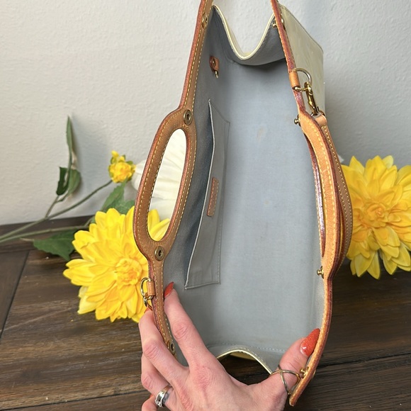 Louis Vuitton Vernis Roxbury Drive Handbag! - Picture 10 of 15